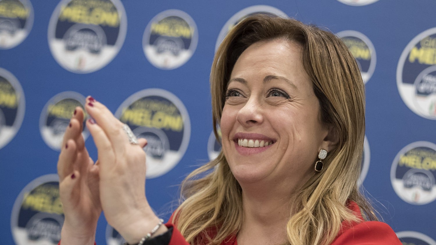 Meloni "Dobbiamo dare segnale, togliamo la bandiera Ue"