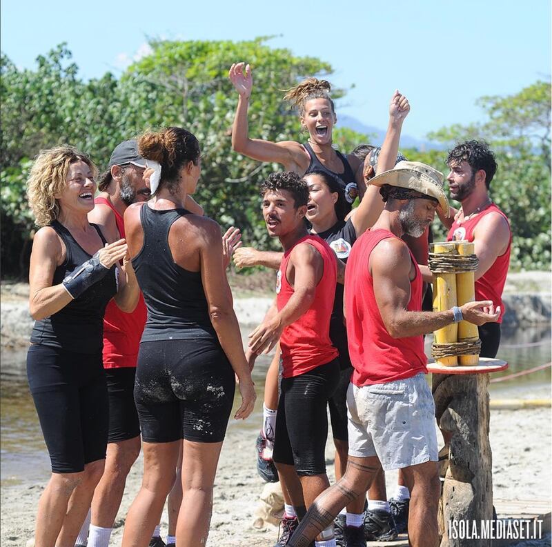 Isola dei Famosi 2017, sopravvivenza in costume da bagno 16