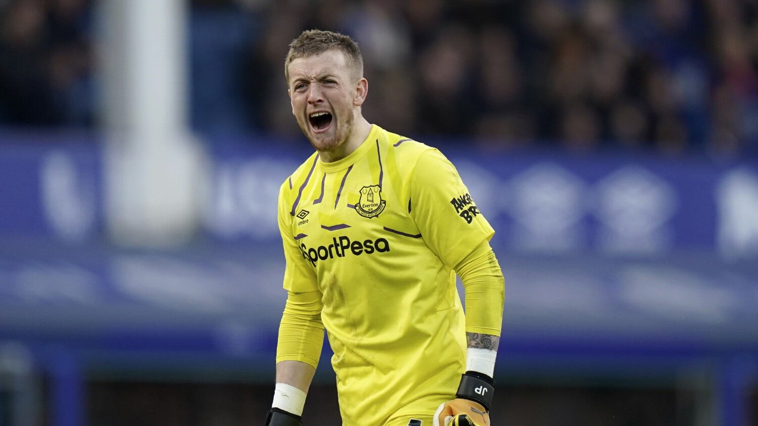 Everton, Pickford via dall'isolamento per assistere ad un incontro di boxe