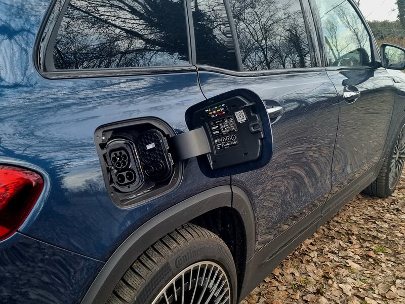 Mercedes-Benz EQB, le foto del suv elettrico: guarda la gallery 12