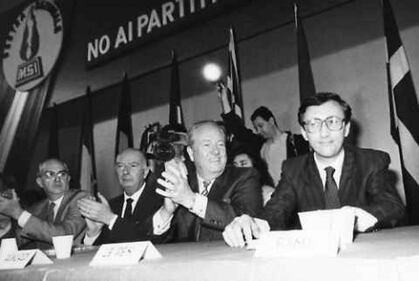 Adesso Fini critica la Le Pen Ma un tempo andava a braccetto con Jean Marie 3