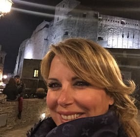 Monica Leofreddi, 50enne in gran forma: tutto pronto per le nozze 9