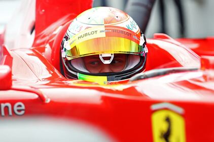 Mick Schumacher sulla Ferrari del papà: le foto più belle 8