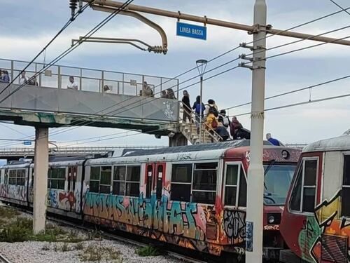 Nuovi guai sulla Circumvesuviana: pendolari esasperati