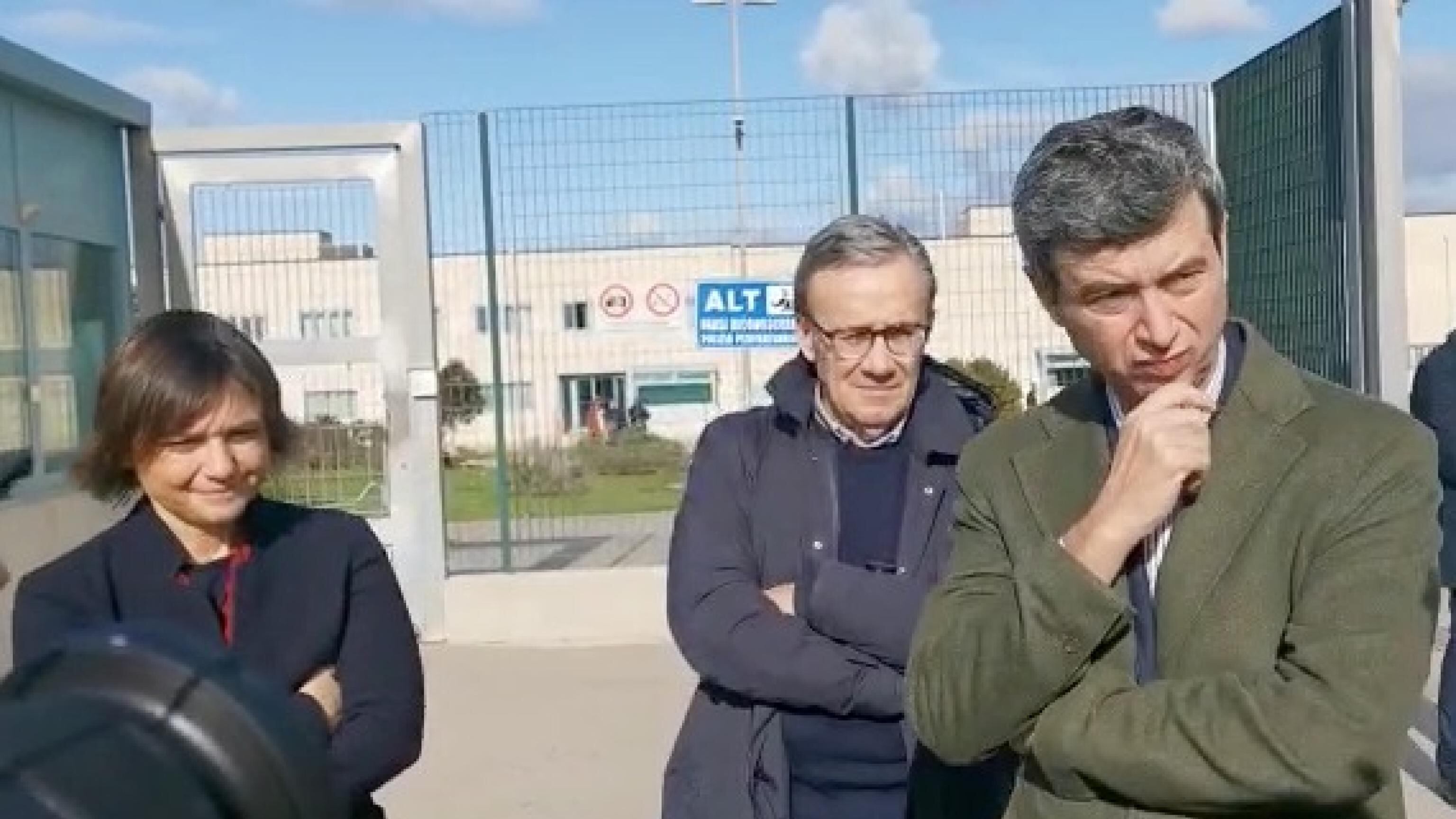 La sinistra ancora in silenzio. Ma andò in visita da Cospito