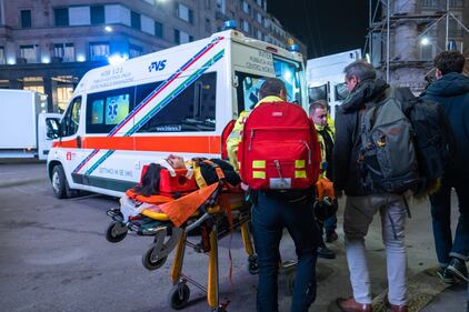 Milano, brusca frenata sulla linea rossa della metro a San Babila: venti persone coinvolte 9
