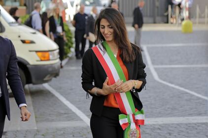 La prima volta con la fascia di Virginia Raggi 6