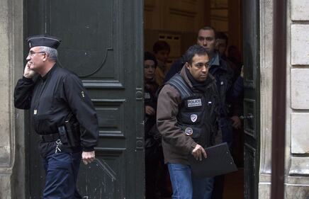 Parigi, proteste davanti al Centro Informazioni sul Kurdistan 1
