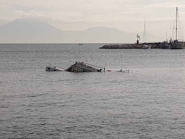 Natante affondato Napoli 5