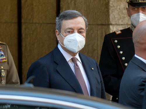 La "fase 2" del premier. Ora esce da Palazzo Chigi