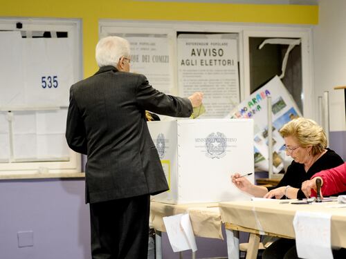 Mattarella vota all'ultimo: un aiutino a Palazzo Chigi