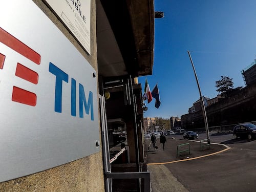 Tim, sindacati in pressing sulla rete