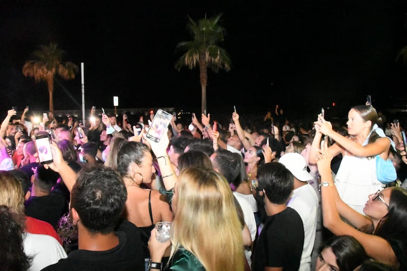 Nonostante i divieti di ballo e assembramenti non si ferma la movida 12