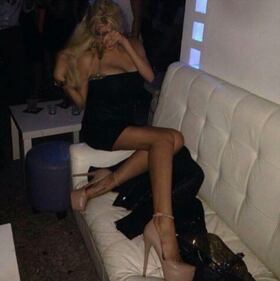 Charlotte Caniggia, lato B da urlo nella spa 8