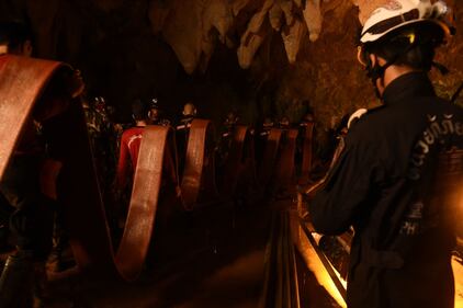 Thailandia, paura per 12 bambini intrappolati in una grotta 20