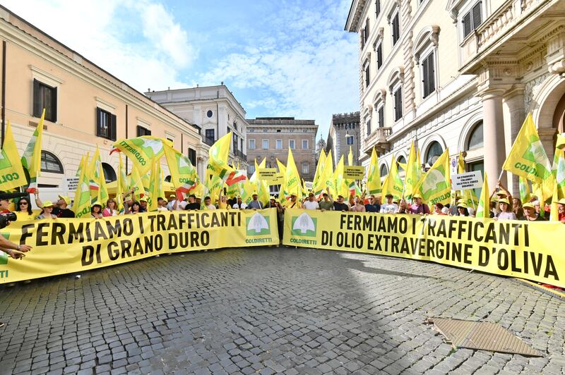 La protesta di Coldiretti contro i "trafficanti di olio e di grano": guarda le foto 1
