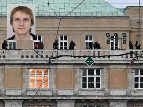 "Ho capito che non erano botti...": i racconti choc dei testimoni della strage di Praga