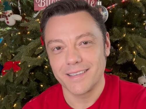 "Non riesco a cantare". Il commovente messaggio di Natale di Tiziano Ferro