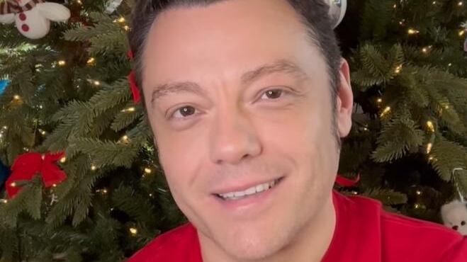 "Non riesco a cantare". Il commovente messaggio di Natale di Tiziano Ferro