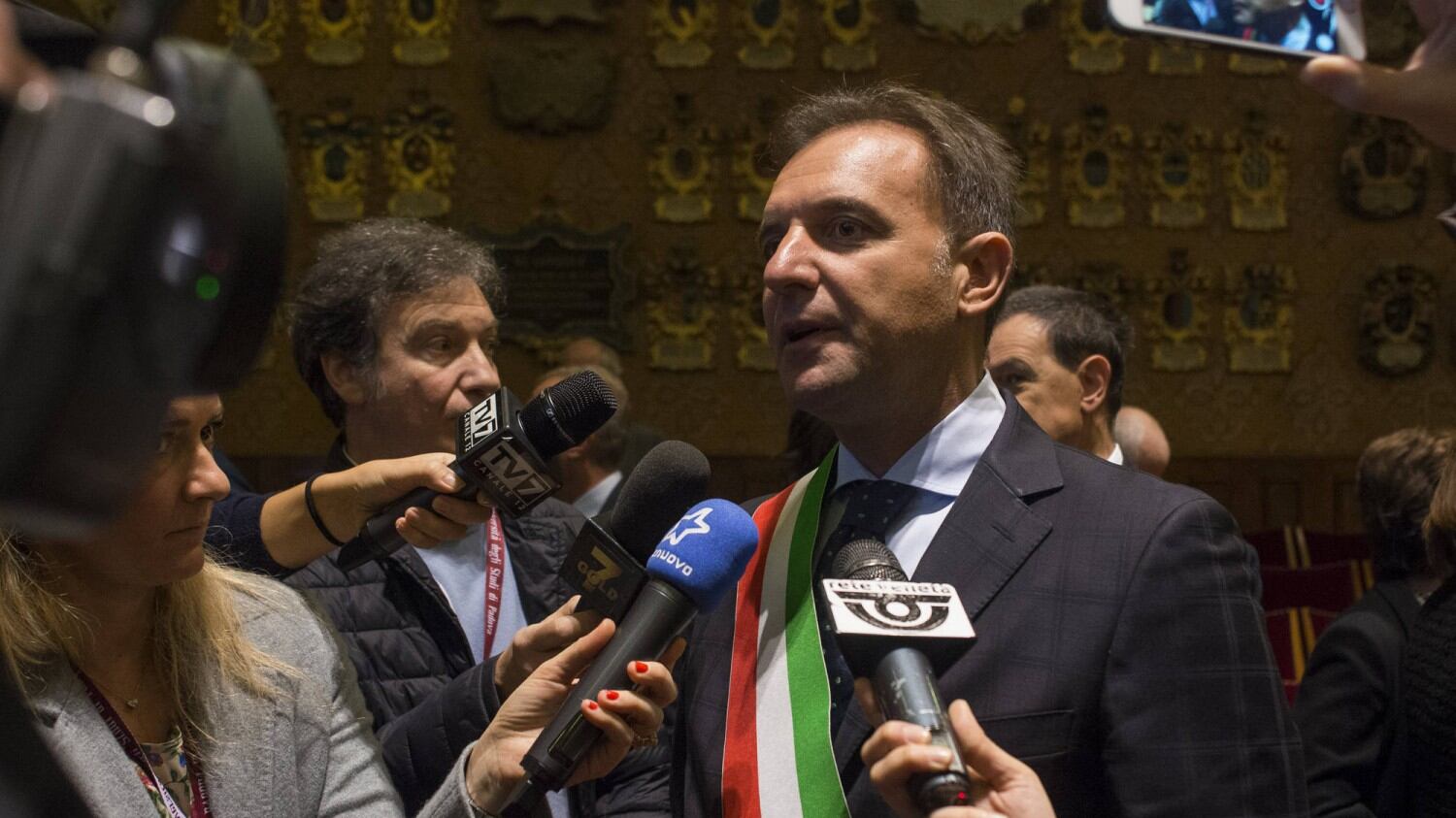 17 consiglieri dimissionari: a Padova cade la giunta di Bitonci
