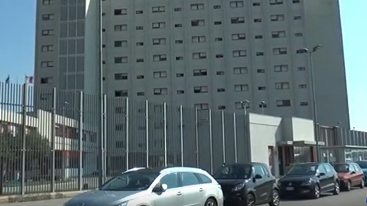 Padova, finge malore e pesta medico: detenuto sinti fermato da agenti