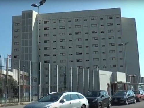 Padova, finge malore e pesta medico: detenuto sinti fermato da agenti