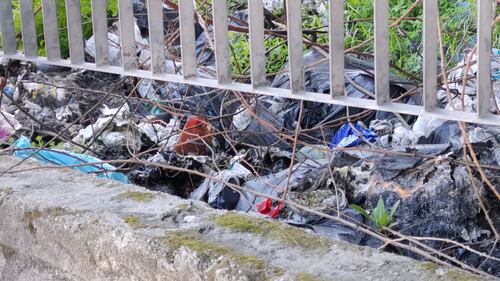 Studenti intossicati dai roghi di rifiuti, una discarica vicino alla scuola 7