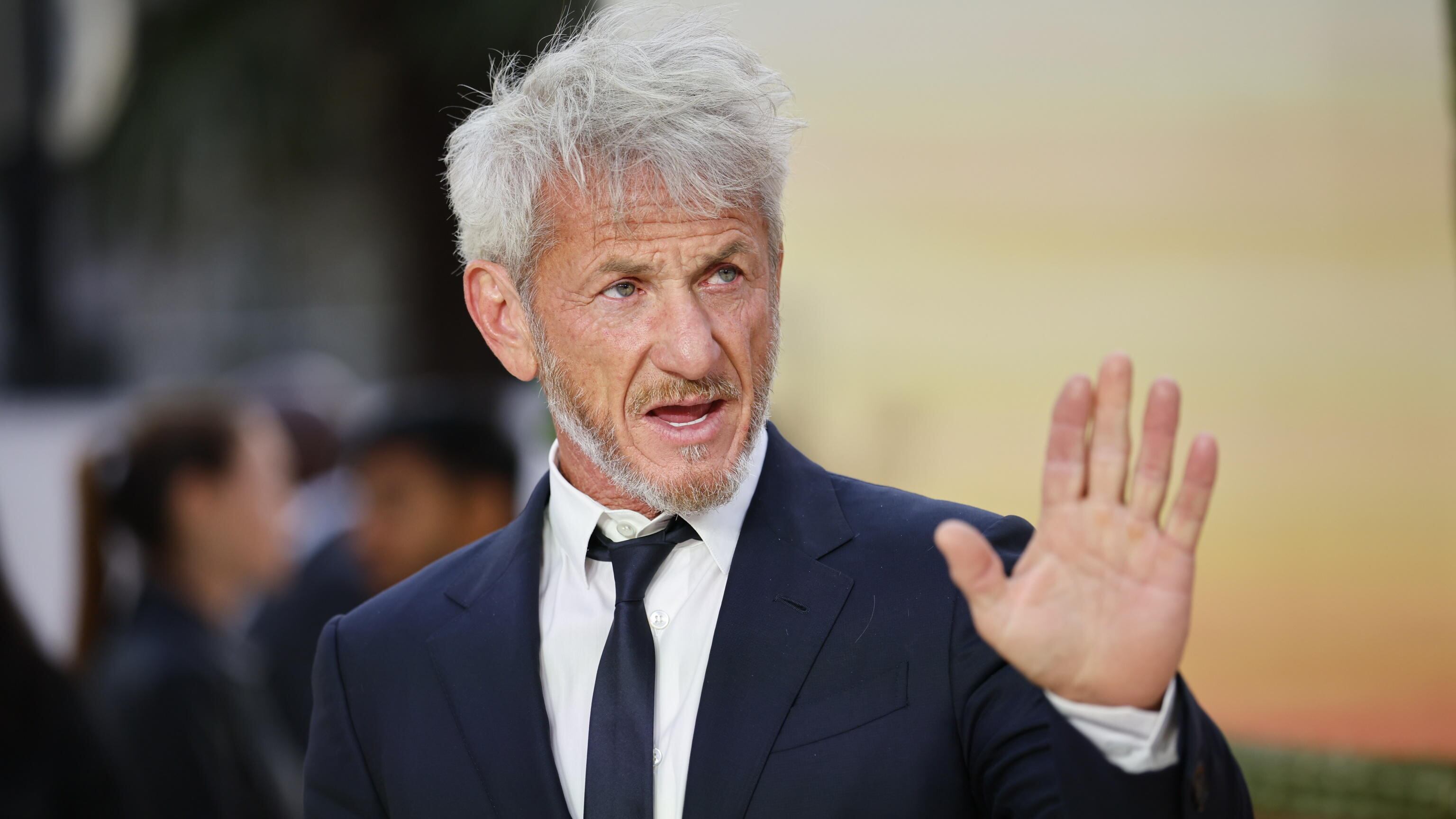 Sean Penn in Ucraina? I motivi dietro l'assenza agli Oscar 2026
