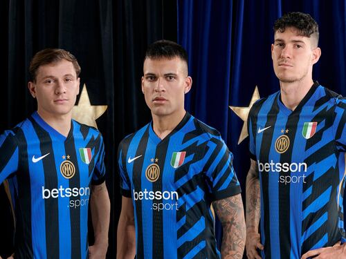 L'Inter presenta la nuova maglia 2024-25: ecco perché le strisce sono storte