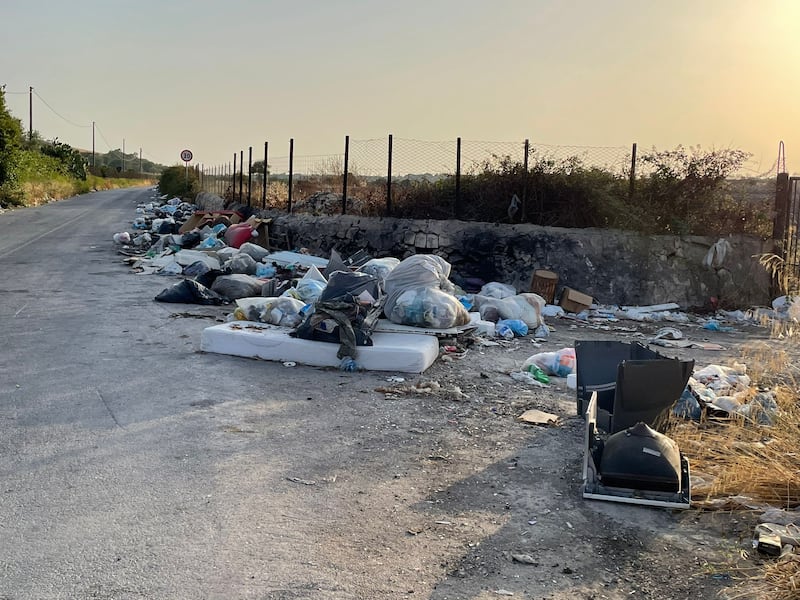 L'inferno di discariche abusive che feriscono la Sicilia 26
