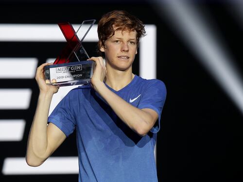 Tennis, Sinner vince la Next Gen: l'azzurro annienta in finale De Minaur