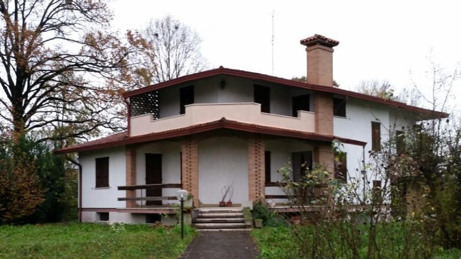 Occupano una villa presi e subito liberi Il giudice: «Bisognosi»