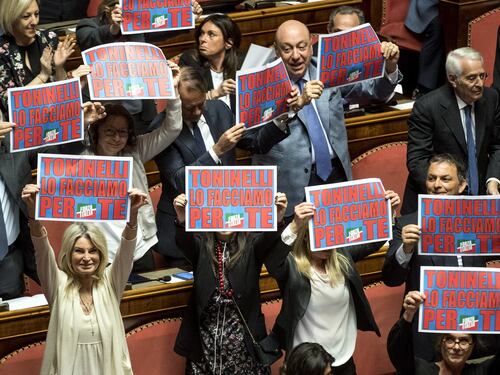 Tra "manette" e Google, scoppia la bagarre in Senato
