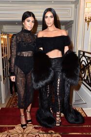 Kim Kardashian, il décolleté esplosivo della diva 13