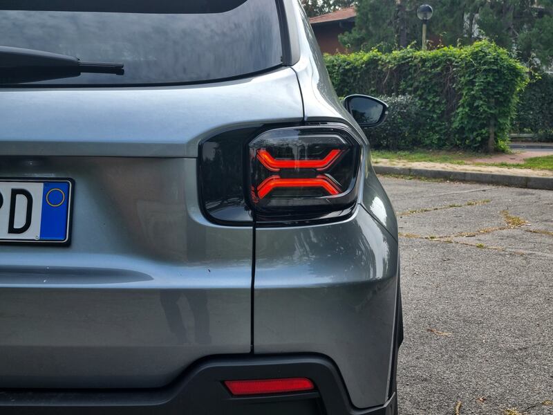 Jeep Avenger 1.2 Summit: guarda la gallery del city SUV americano 11
