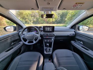 Dacia Jogger Hybrid 140: la gallery del suv 7 posti ibrido super spazioso 16