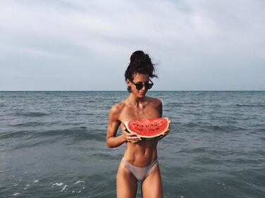 Giulia Calcaterra, topless col cocomero 1