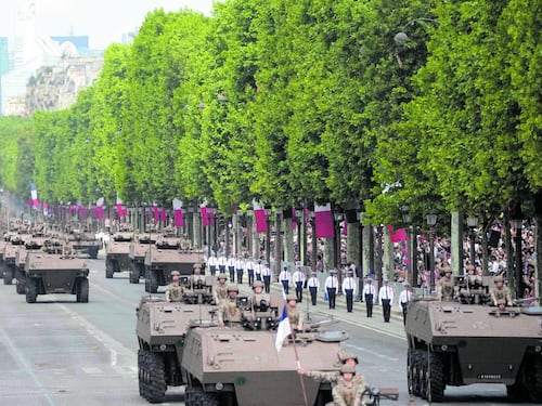 Macron mostra i muscoli. Mega-parata del 14 luglio: francesi pronti al riarmo