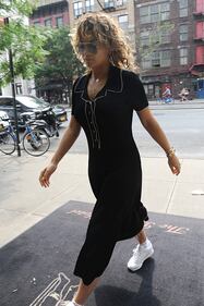 Rita Ora sexy in reggiseno 22