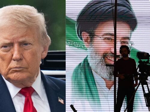 Trump: "L'Iran tratta allo stremo ma non sono ancora soddisfatto. Nessuno controllerà Hormuz, resterà aperto a tutti"