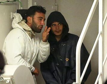 Gli scafisti provano a confondersi tra i superstiti 9
