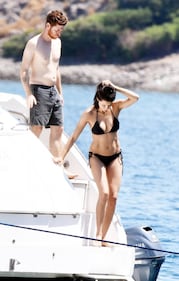 Adriana Lima in vacanza a Bodrum. Ma dalle foto spunta la cellulite 11