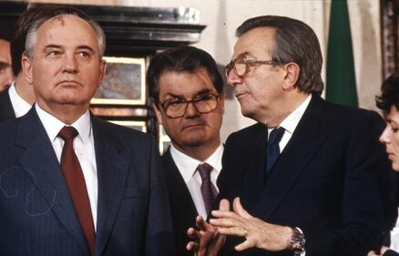 Giulio Andreotti, statista per 60 anni al centro della politica 18