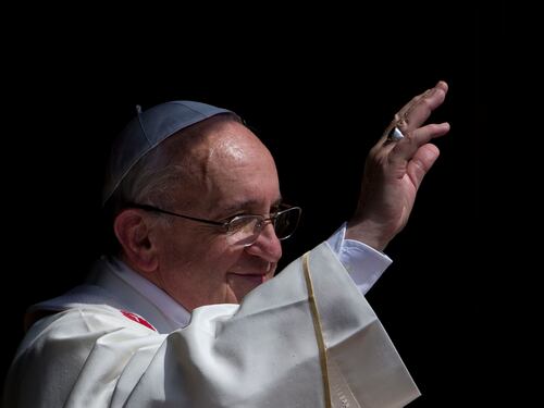Il Papa non va al Gemelli: "Lieve indisposizione"