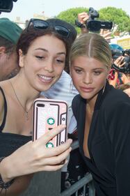 Bagno di folla per Sophie Richie, modella e figlia di Lionel Richie  2