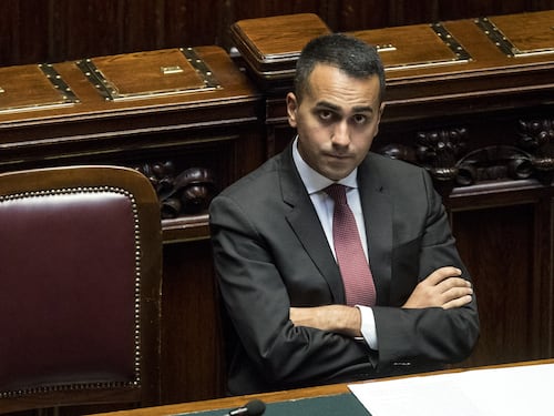 Di Maio spara su media e Ue: "Vogliono far cadere il governo"