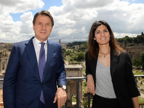 Raggi e Gualtieri: quell'inciucio Pd-5S per le elezioni a Roma