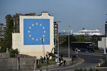 La nuova opera di Banksy contro la Brexit 14