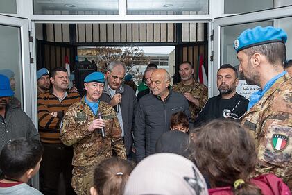 Unifil, il contingente italiano consegna un'abulanza alla municipalità di tiro 1
