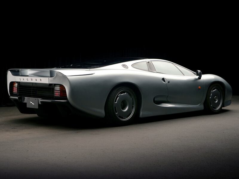 Jaguar XJ220, folle e affascinante supercar britannica
